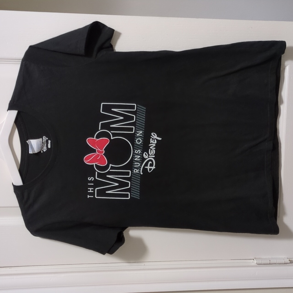 Disney Mom T-shirt Size M